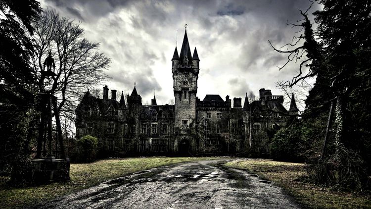 Towers, Thrones & Carriages